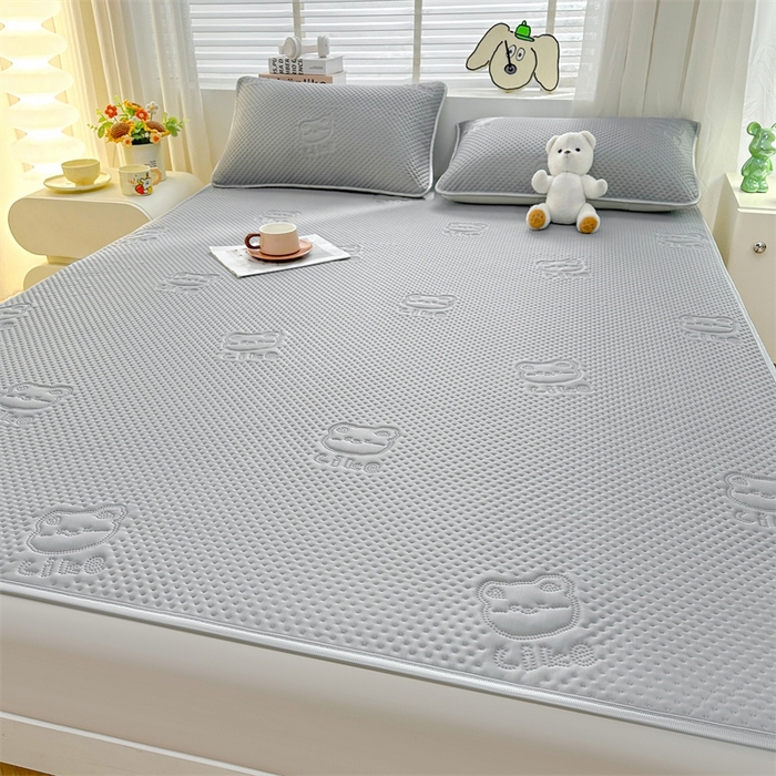 91家纺网 家纺一手货源 找家纺 慕木2025新款A类凉感丝小冰熊云母冰丝凉席床笠夏被系列  小冰熊-魔法灰床席