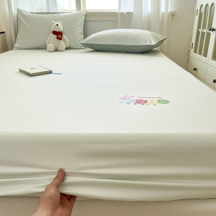 91家纺网 家纺一手货源 找家纺 泽西2025新品全棉卡通床笠 淘气虫-云水绿