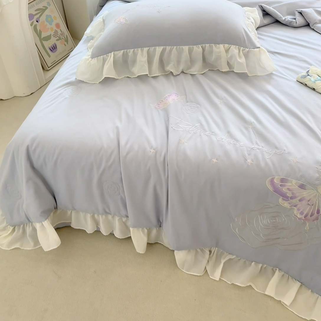 91家纺网 家纺一手货源 找家纺 凯美家居 2025新款超柔亲肤棉夏被回件套 夏被蝶恋花 奶白