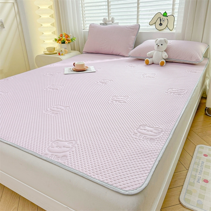 91家纺网 家纺一手货源 找家纺 慕木2025新款A类凉感丝小冰熊云母冰丝凉席床笠夏被系列  小冰熊-梦幻紫床席