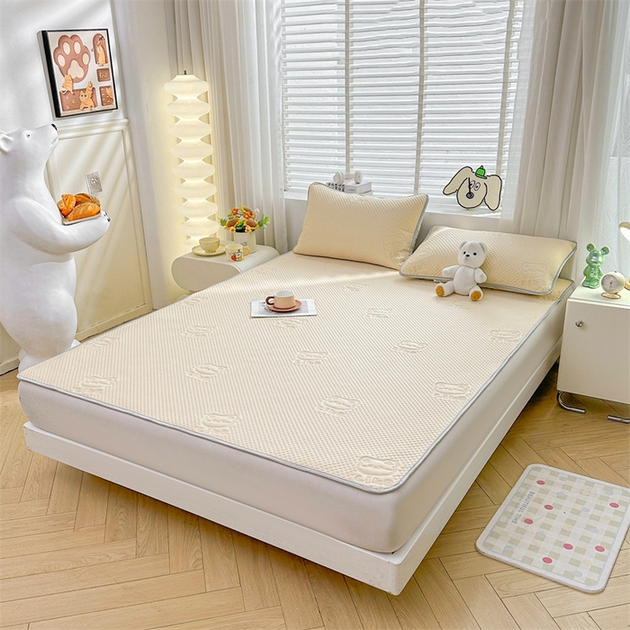 91家纺网 家纺一手货源 找家纺 慕木2025新款A类凉感丝小冰熊云母冰丝凉席床笠夏被系列  小冰熊-米白床席