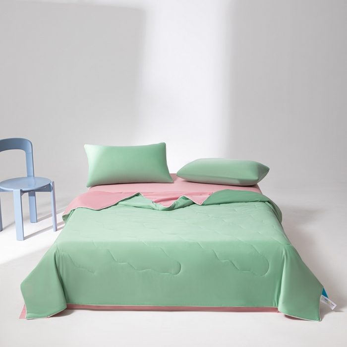 91家纺网 家纺一手货源 找家纺 样样红被业 2025新款抗菌凉感丝夏被 绿+豆沙