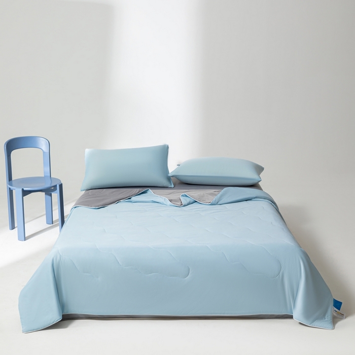 91家纺网 家纺一手货源 找家纺 样样红被业 2025新款抗菌凉感丝夏被 蓝+灰色