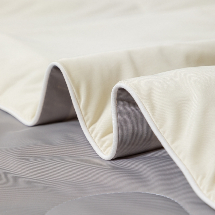 91家纺网 家纺一手货源 找家纺 样样红被业 2025新款抗菌凉感丝夏被 米+灰