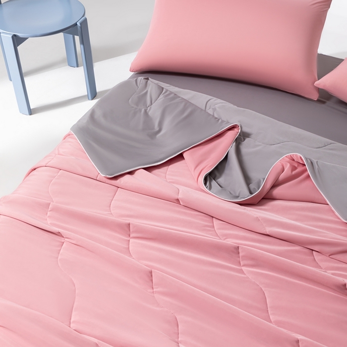 91家纺网 家纺一手货源 找家纺 样样红被业 2025新款抗菌凉感丝夏被 豆沙+灰