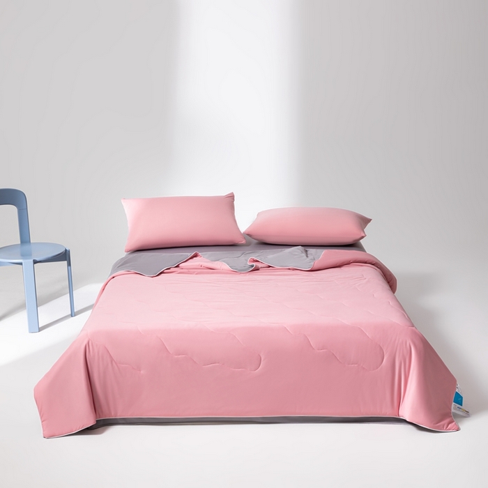 91家纺网 家纺一手货源 找家纺 样样红被业 2025新款抗菌凉感丝夏被 豆沙+灰