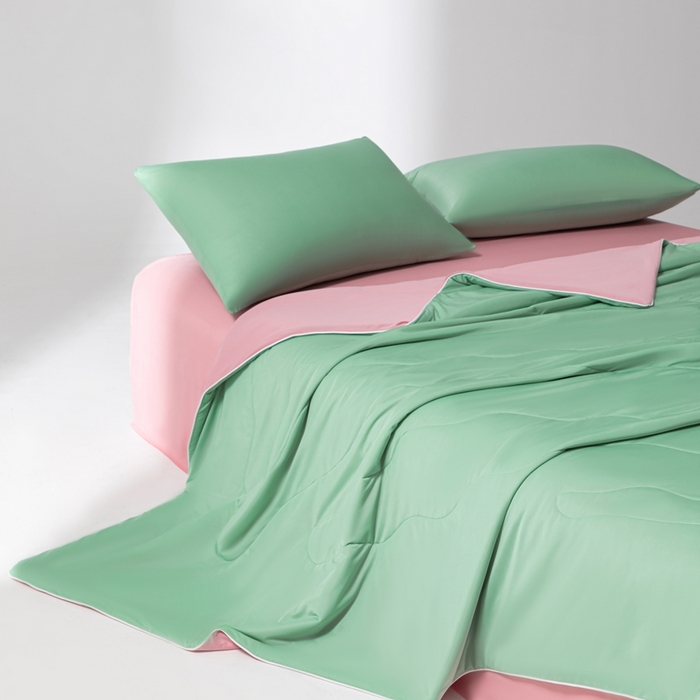 91家纺网 家纺一手货源 找家纺 样样红被业 2025新款抗菌凉感丝夏被 绿+豆沙