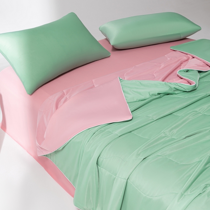 91家纺网 家纺一手货源 找家纺 样样红被业 2025新款抗菌凉感丝夏被 绿+豆沙