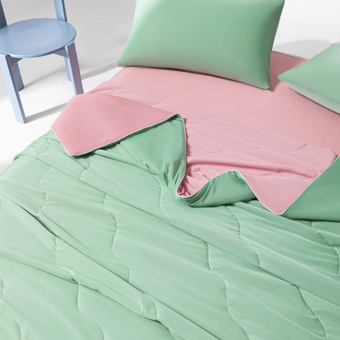 91家纺网 家纺一手货源 找家纺 样样红被业 2025新款抗菌凉感丝夏被 绿+豆沙