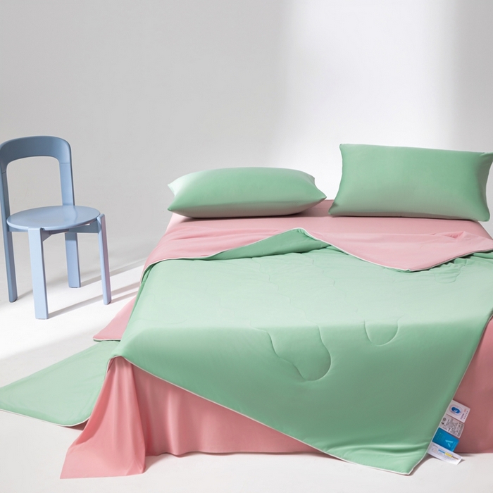 91家纺网 家纺一手货源 找家纺 样样红被业 2025新款抗菌凉感丝夏被 绿+豆沙