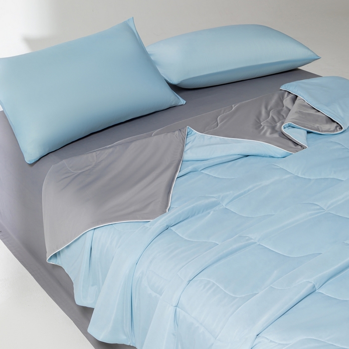 91家纺网 家纺一手货源 找家纺 样样红被业 2025新款抗菌凉感丝夏被 蓝+灰色