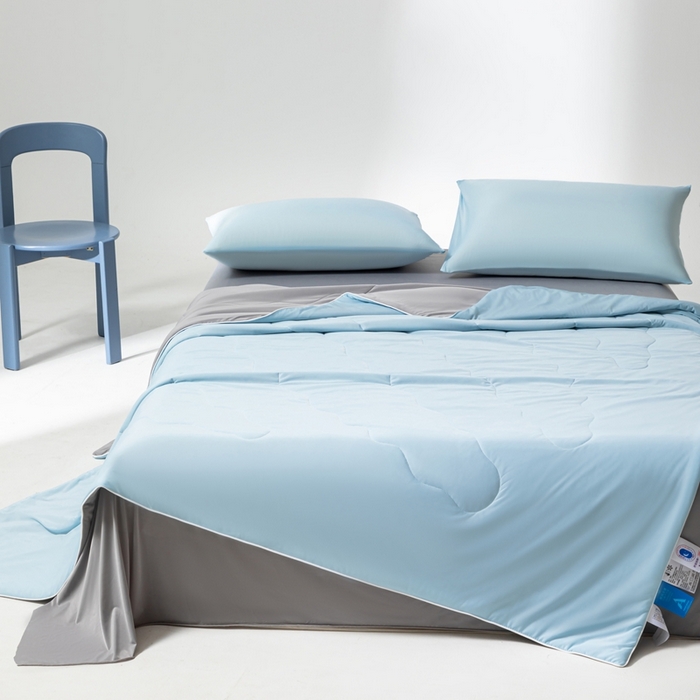 91家纺网 家纺一手货源 找家纺 样样红被业 2025新款抗菌凉感丝夏被 蓝+灰色