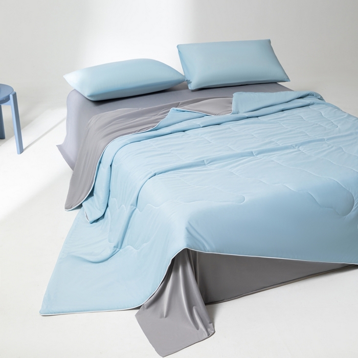 91家纺网 家纺一手货源 找家纺 样样红被业 2025新款抗菌凉感丝夏被 蓝+灰色