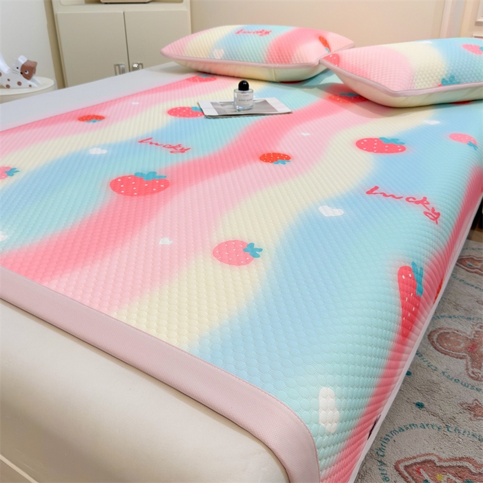 91家纺网 家纺一手货源 找家纺 喜居 2025新款A类凉感豆豆席印花款凉席 彩虹草莓