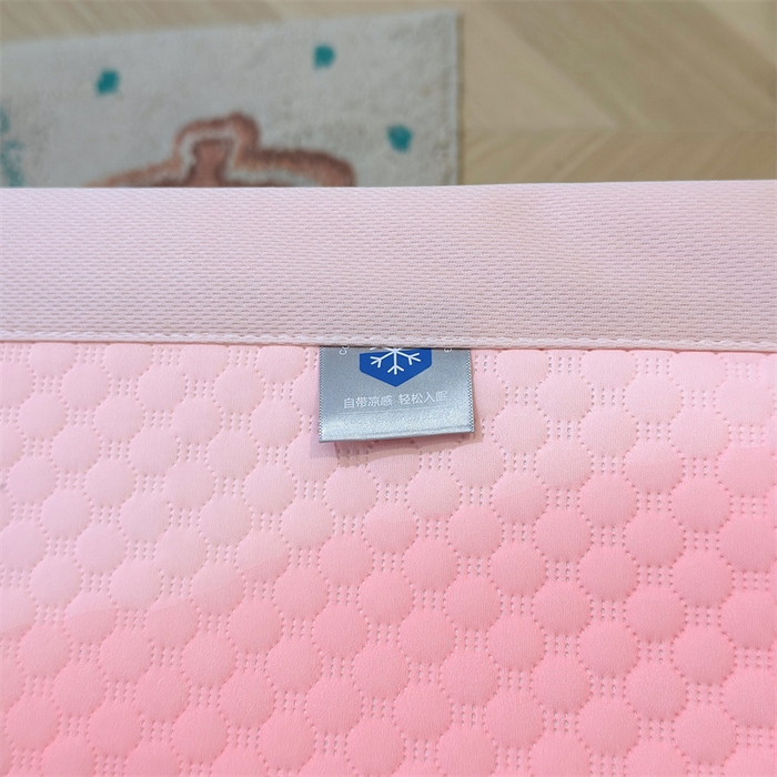 91家纺网 家纺一手货源 找家纺 喜居 2025新款A类凉感豆豆席印花款凉席 彩虹草莓