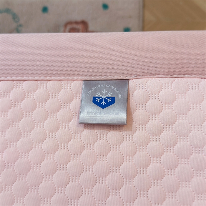 91家纺网 家纺一手货源 找家纺 喜居 2025新款A类凉感豆豆席印花款凉席 粉小兔