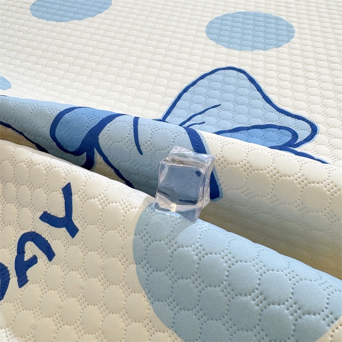 91家纺网 家纺一手货源 找家纺 喜居 2025新款A类凉感豆豆席印花款凉席 蓝色蝴蝶结