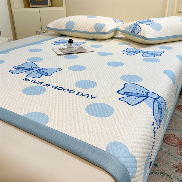 91家纺网 家纺一手货源 找家纺 喜居 2025新款A类凉感豆豆席印花款凉席 蓝色蝴蝶结