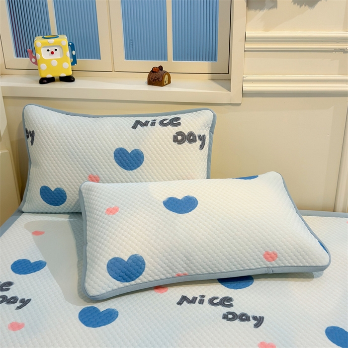 91家纺网 家纺一手货源 找家纺 喜居 2025新款A类凉感豆豆席印花款凉席 蓝色心情