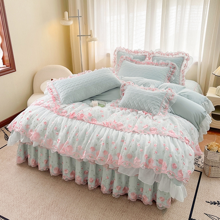 91家纺网 家纺一手货源 找家纺 罗艺轩 2025新款A类珍珠棉花边床裙四件套-梦幻花园 梦幻花园-蓝灰色