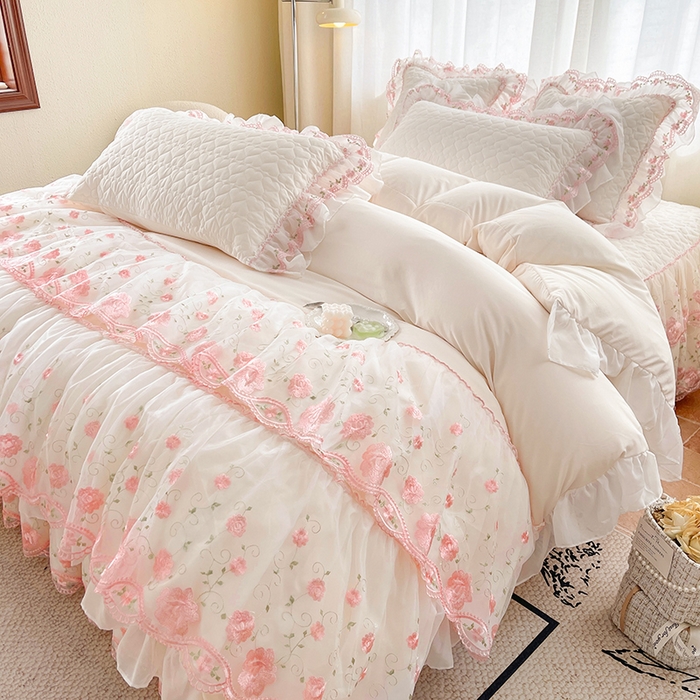 91家纺网 家纺一手货源 找家纺 罗艺轩 2025新款A类珍珠棉花边床裙四件套-梦幻花园 梦幻花园-荷花白