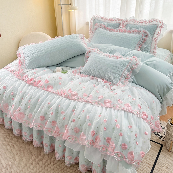 91家纺网 家纺一手货源 找家纺 罗艺轩 2025新款A类珍珠棉花边床裙四件套-梦幻花园 梦幻花园-蓝灰色