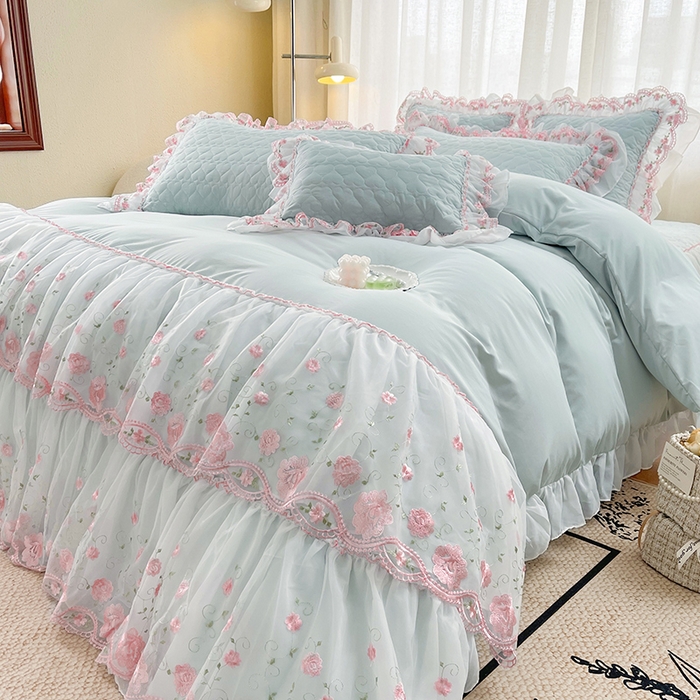 91家纺网 家纺一手货源 找家纺 罗艺轩 2025新款A类珍珠棉花边床裙四件套-梦幻花园 梦幻花园-蓝灰色