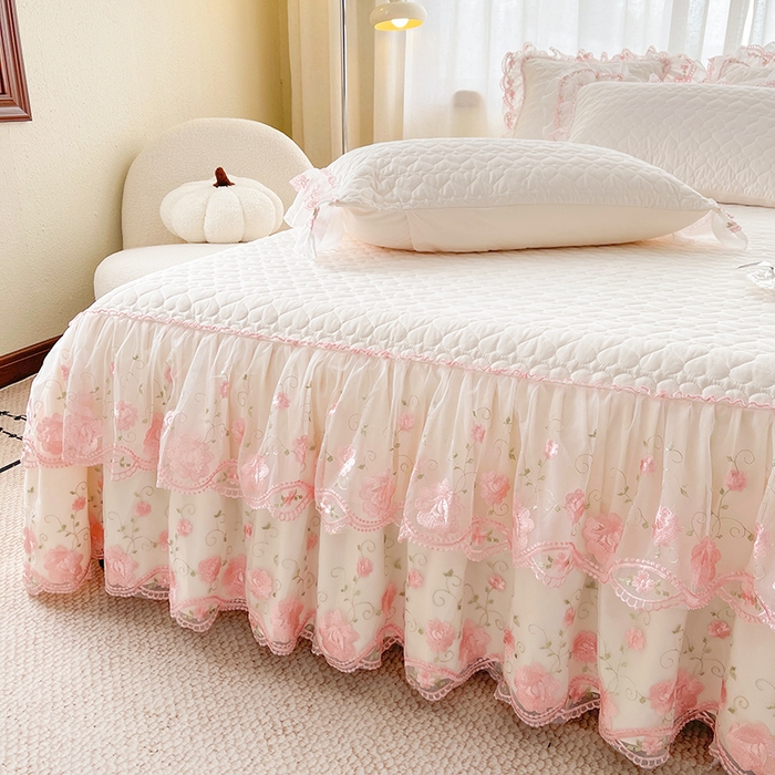 91家纺网 家纺一手货源 找家纺 罗艺轩 2025新款A类珍珠棉花边床裙四件套-梦幻花园 梦幻花园-荷花白