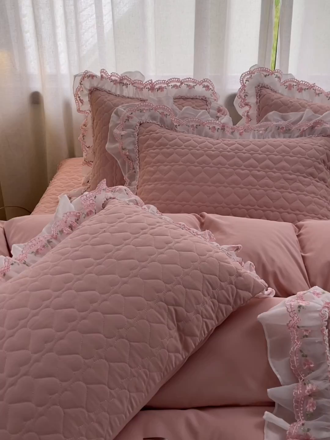 91家纺网 家纺一手货源 找家纺 罗艺轩 2025新款A类珍珠棉花边床裙四件套-梦幻花园 梦幻花园-豆沙
