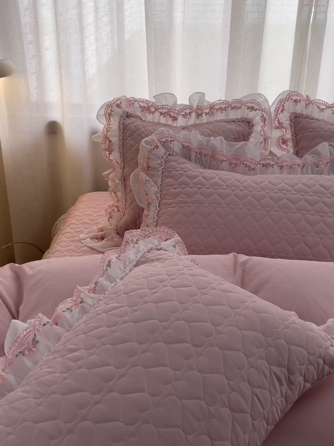 91家纺网 家纺一手货源 找家纺 罗艺轩 2025新款A类珍珠棉花边床裙四件套-梦幻花园 梦幻花园-粉