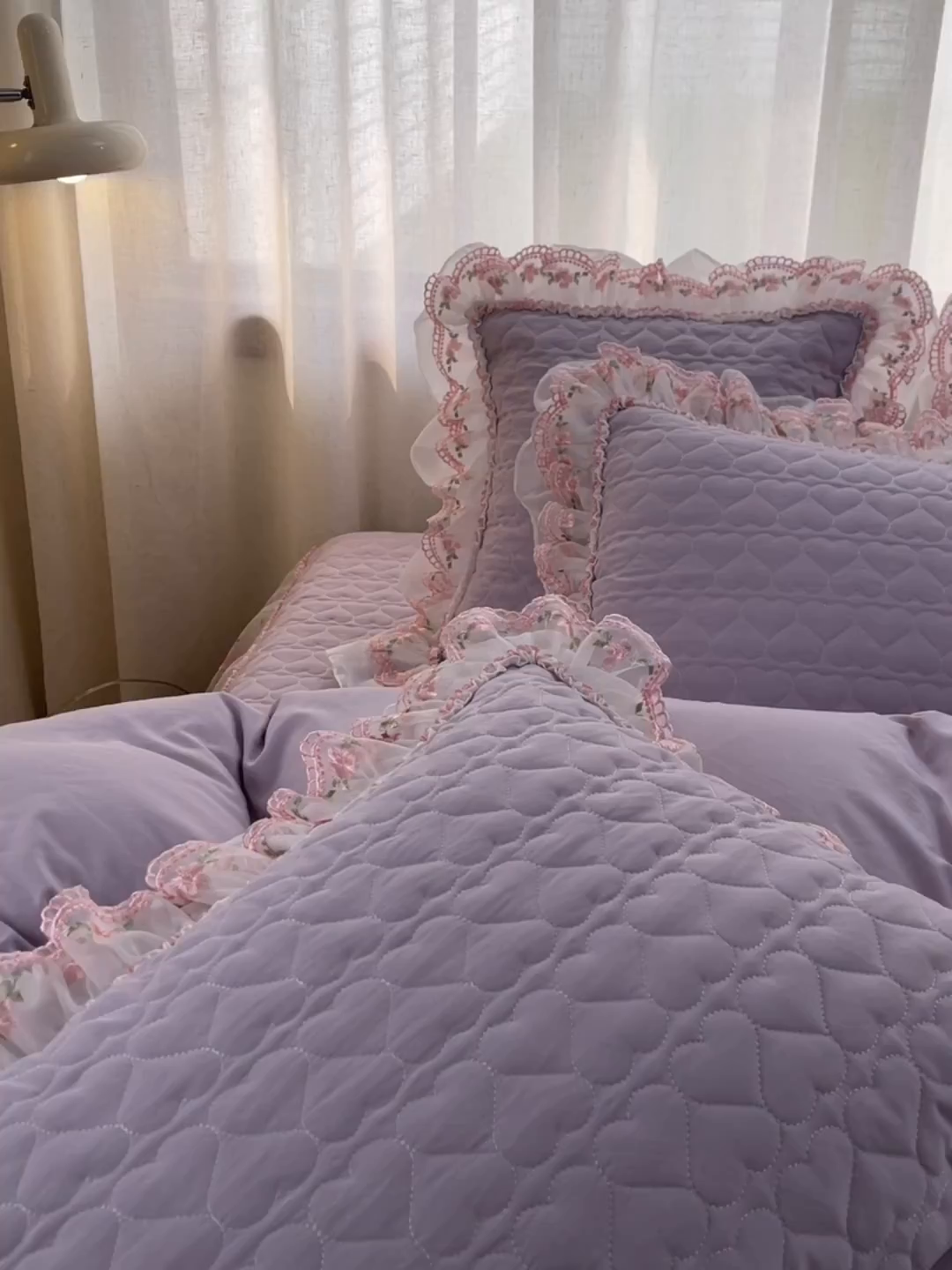 91家纺网 家纺一手货源 找家纺 罗艺轩 2025新款A类珍珠棉花边床裙四件套-梦幻花园 梦幻花园-香芋紫