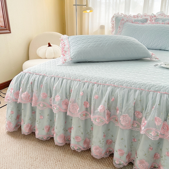 91家纺网 家纺一手货源 找家纺 罗艺轩 2025新款A类珍珠棉花边床裙三件套-梦幻花园 梦幻花园-蓝灰色