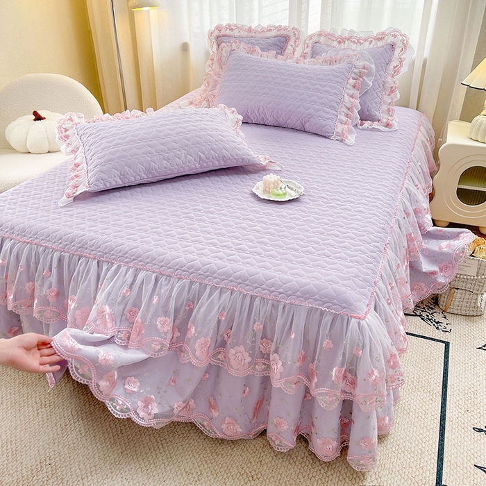 91家纺网 家纺一手货源 找家纺 罗艺轩 2025新款A类珍珠棉花边床裙三件套-梦幻花园 梦幻花园-香芋紫