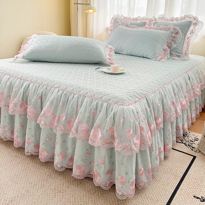 91家纺网 家纺一手货源 找家纺 罗艺轩 2025新款A类珍珠棉花边床裙三件套-梦幻花园 梦幻花园-蓝灰色