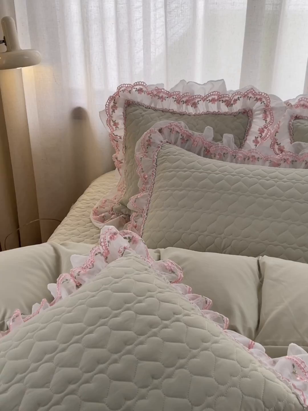 91家纺网 家纺一手货源 找家纺 （总）罗艺轩 2025新款A类珍珠棉花边床裙四件套-梦幻花园