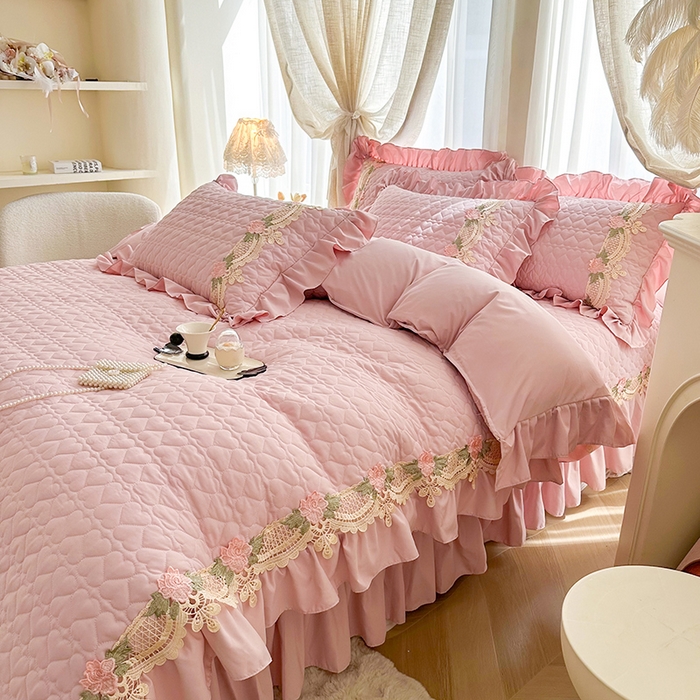 91家纺网 家纺一手货源 找家纺 罗艺轩 2025新款A类珍珠棉全夹棉床盖款四件套-玫瑰之恋 玫瑰之恋-粉