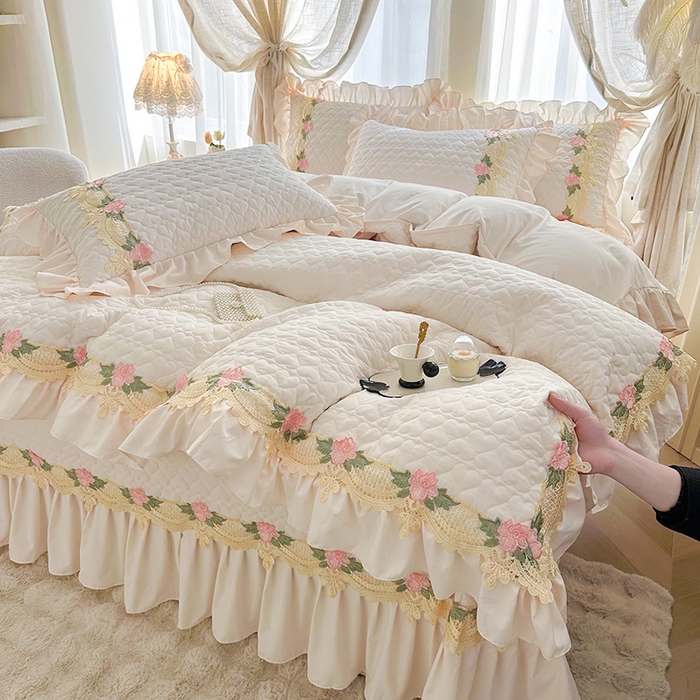 91家纺网 家纺一手货源 找家纺 罗艺轩 2025新款A类珍珠棉全夹棉床盖款四件套-玫瑰之恋 玫瑰之恋-荷花白