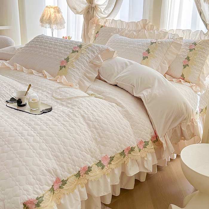 91家纺网 家纺一手货源 找家纺 罗艺轩 2025新款A类珍珠棉全夹棉床盖款四件套-玫瑰之恋 玫瑰之恋-荷花白