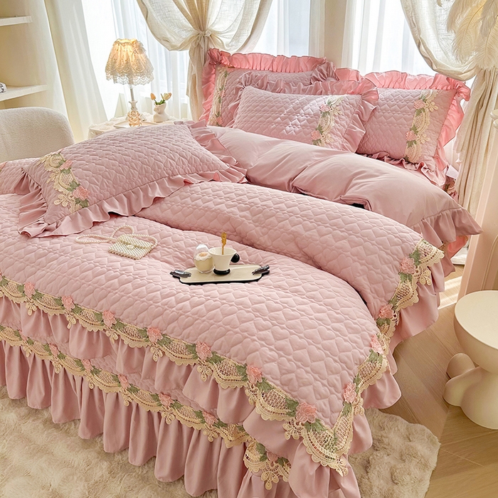 91家纺网 家纺一手货源 找家纺 罗艺轩 2025新款A类珍珠棉全夹棉床盖三件套-玫瑰之恋 玫瑰之恋-粉