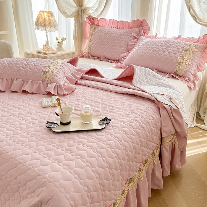 91家纺网 家纺一手货源 找家纺 罗艺轩 2025新款A类珍珠棉全夹棉床盖三件套-玫瑰之恋 玫瑰之恋-粉