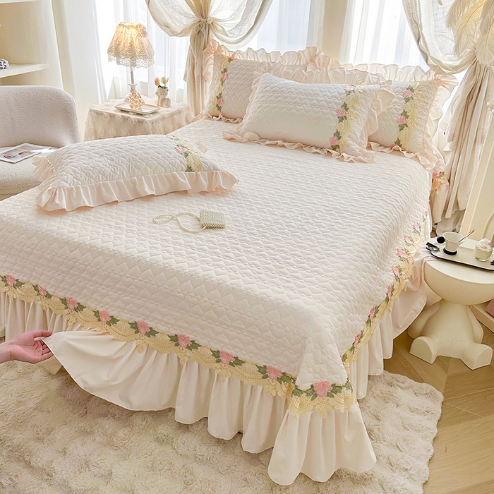 91家纺网 家纺一手货源 找家纺 罗艺轩 2025新款A类珍珠棉全夹棉床盖三件套-玫瑰之恋 玫瑰之恋-荷花白