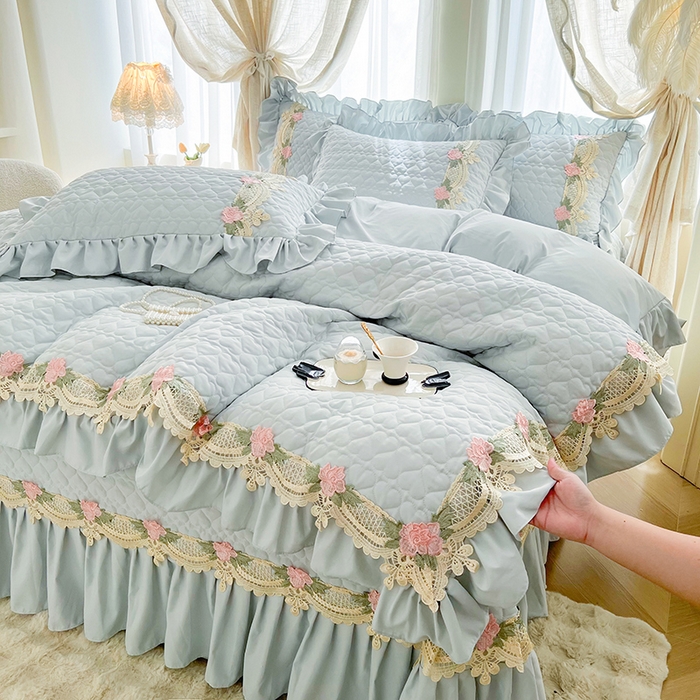 91家纺网 家纺一手货源 找家纺 罗艺轩 2025新款A类珍珠棉全夹棉床盖三件套-玫瑰之恋 玫瑰之恋-蓝灰色