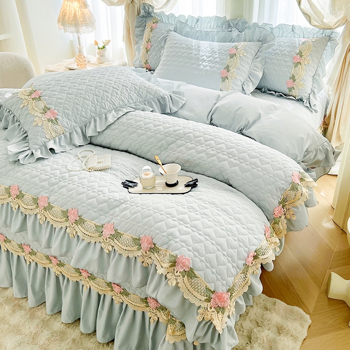 91家纺网 家纺一手货源 找家纺 罗艺轩 2025新款A类珍珠棉全夹棉床盖三件套-玫瑰之恋 玫瑰之恋-蓝灰色