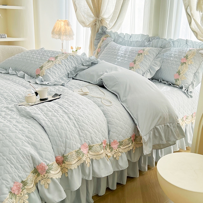 91家纺网 家纺一手货源 找家纺 罗艺轩 2025新款A类珍珠棉全夹棉床盖款四件套-玫瑰之恋 玫瑰之恋-蓝灰色