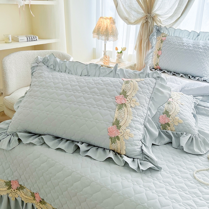 91家纺网 家纺一手货源 找家纺 罗艺轩 2025新款A类珍珠棉全夹棉床盖款四件套-玫瑰之恋 玫瑰之恋-蓝灰色