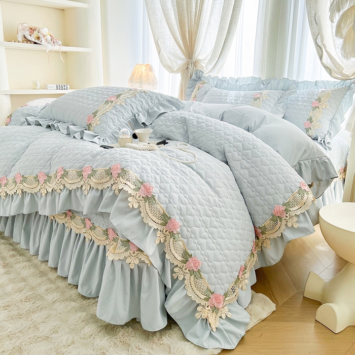 91家纺网 家纺一手货源 找家纺 罗艺轩 2025新款A类珍珠棉全夹棉床盖款四件套-玫瑰之恋 玫瑰之恋-蓝灰色