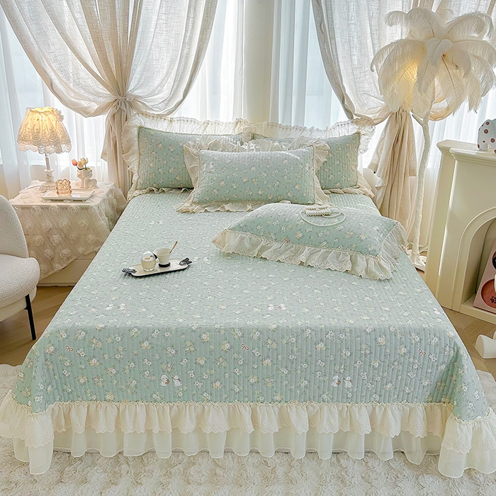 91家纺网 家纺一手货源 找家纺 罗艺轩 2025新款全棉印花花边床盖三件套 花蜜-绿