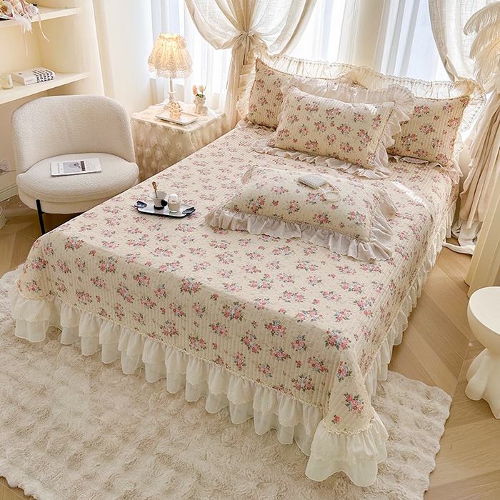 91家纺网 家纺一手货源 找家纺 罗艺轩 2025新款全棉印花花边床盖三件套 绮丽花海-香槟