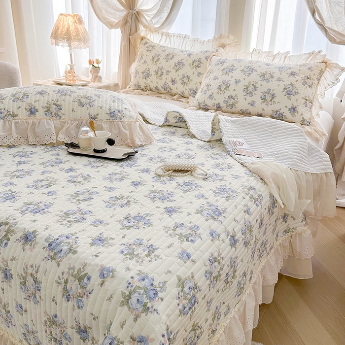 91家纺网 家纺一手货源 找家纺 罗艺轩 2025新款全棉印花花边床盖三件套 芊寻花语
