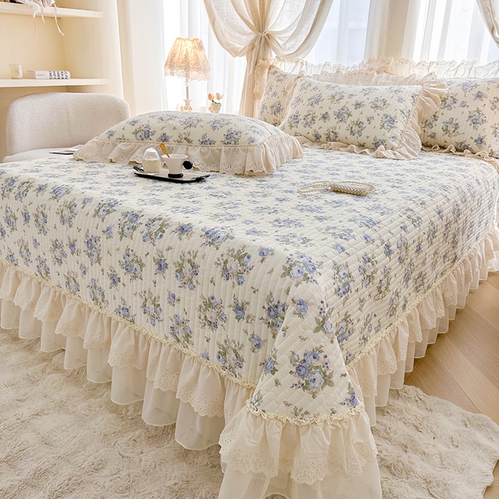 91家纺网 家纺一手货源 找家纺 罗艺轩 2025新款全棉印花花边床盖三件套 芊寻花语